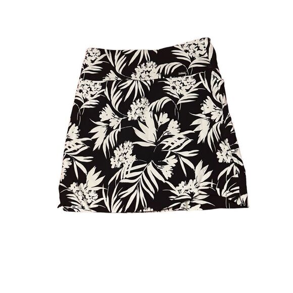 S.C. & Co. Skort Womens Size XS Black White Floral 360 Tummy Stretch Size small - Picture 2 of 8